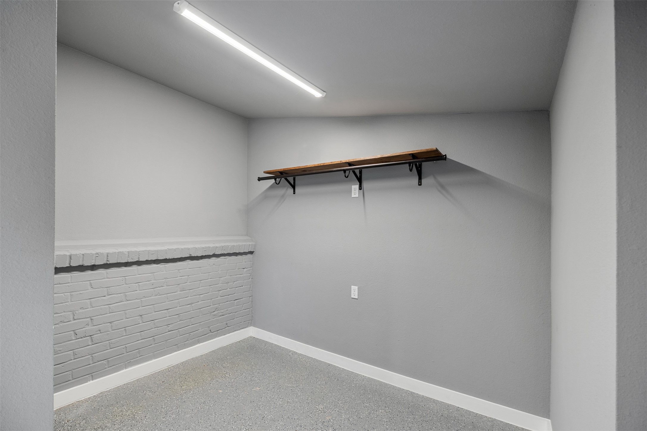 936 N Buckner Boulevard