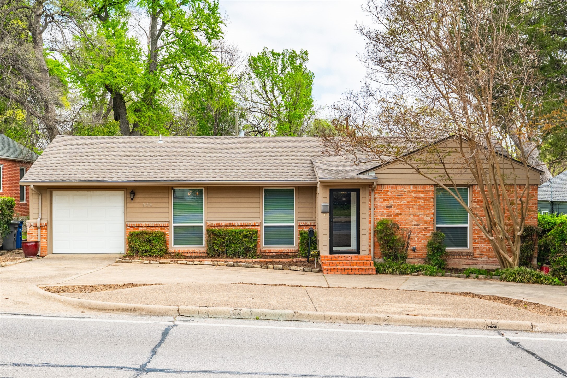 936 N Buckner Boulevard