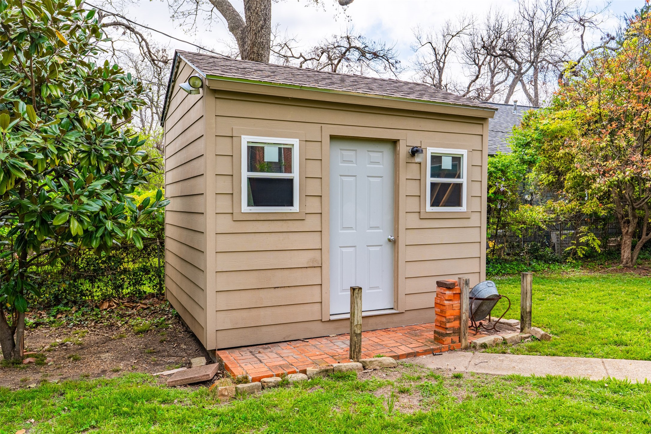 936 N Buckner Boulevard