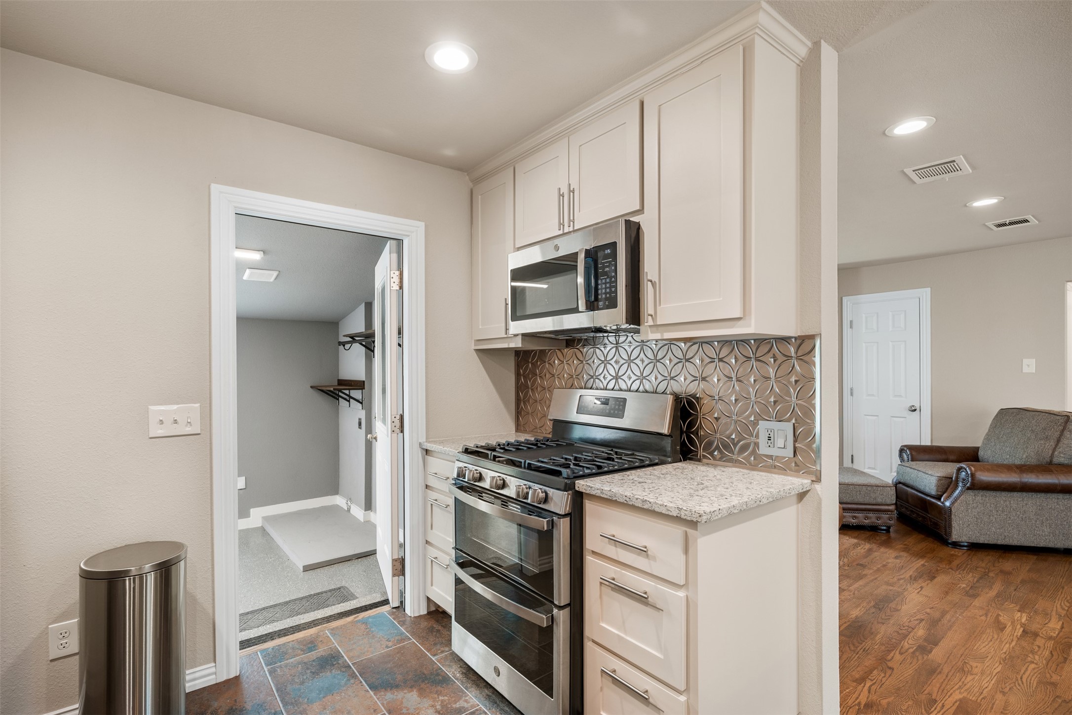 936 N Buckner Boulevard