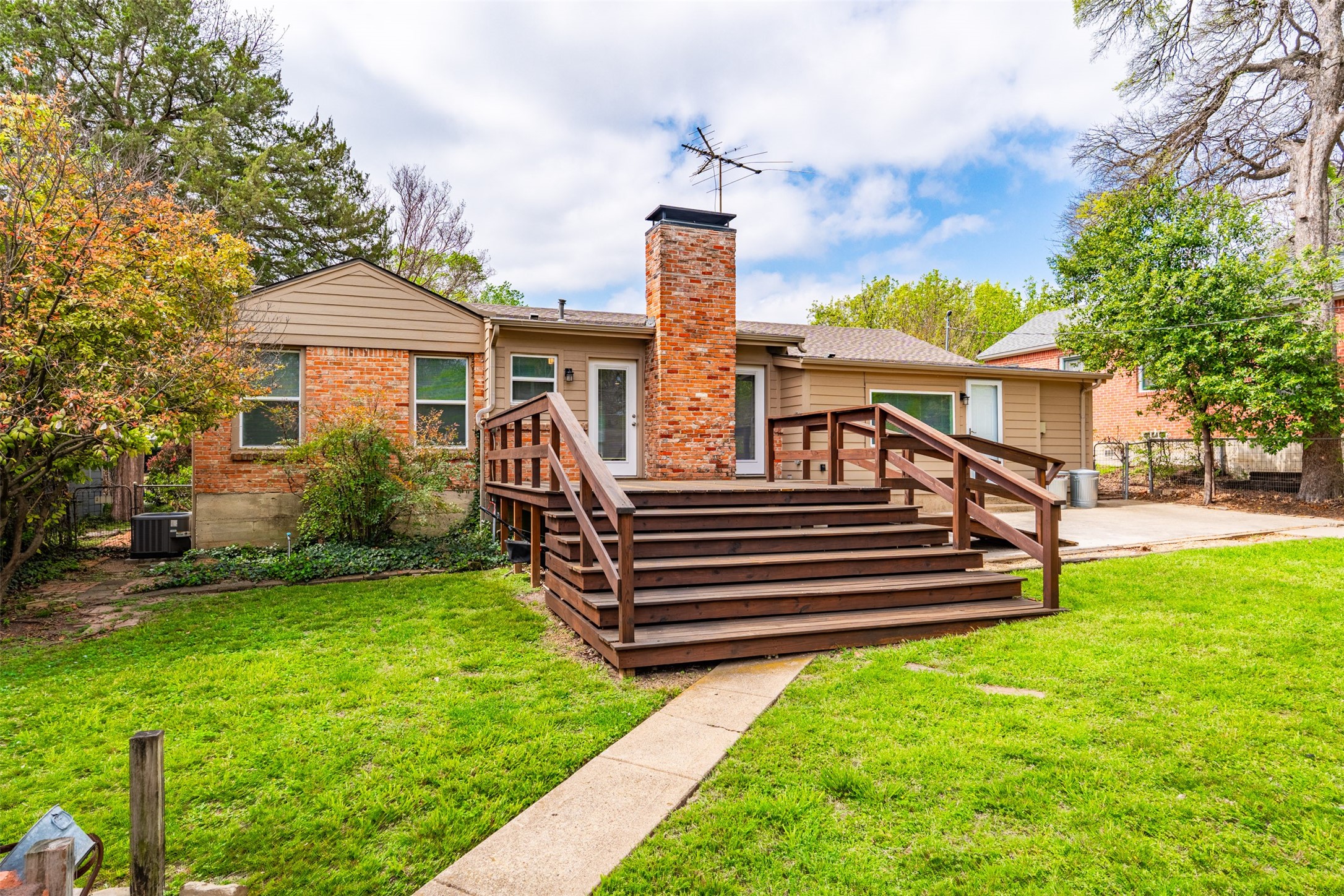 936 N Buckner Boulevard