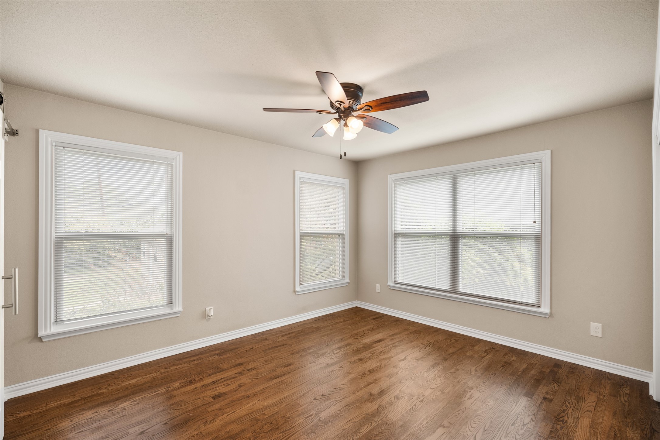 936 N Buckner Boulevard