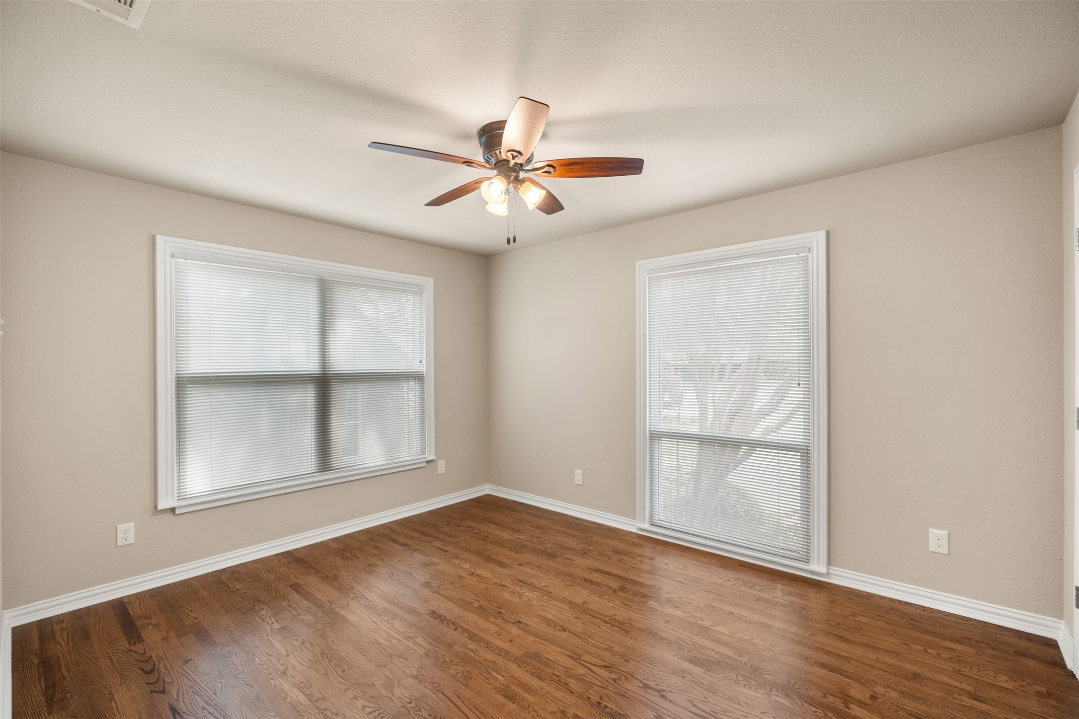 936 N Buckner Boulevard