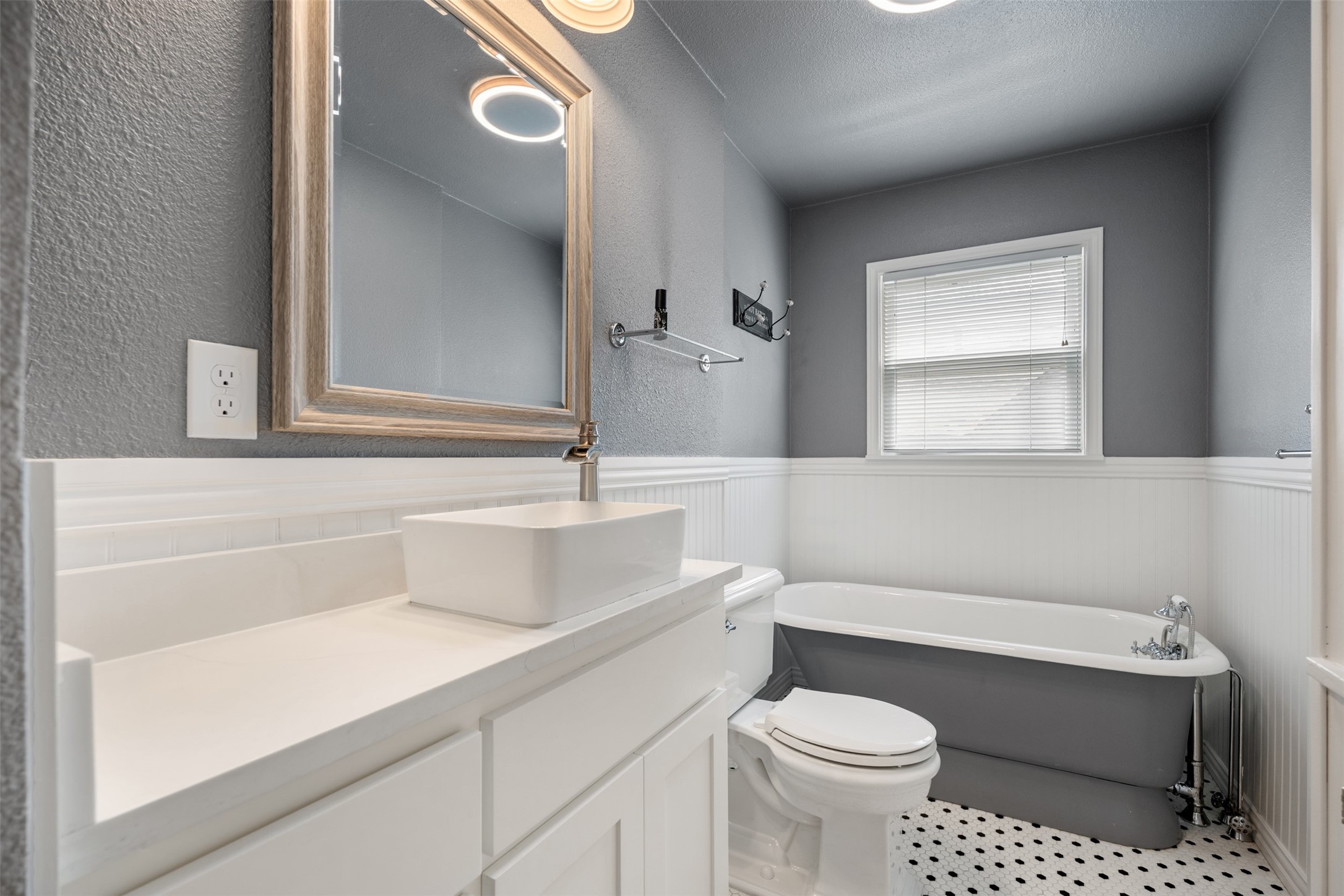 936 N Buckner Boulevard