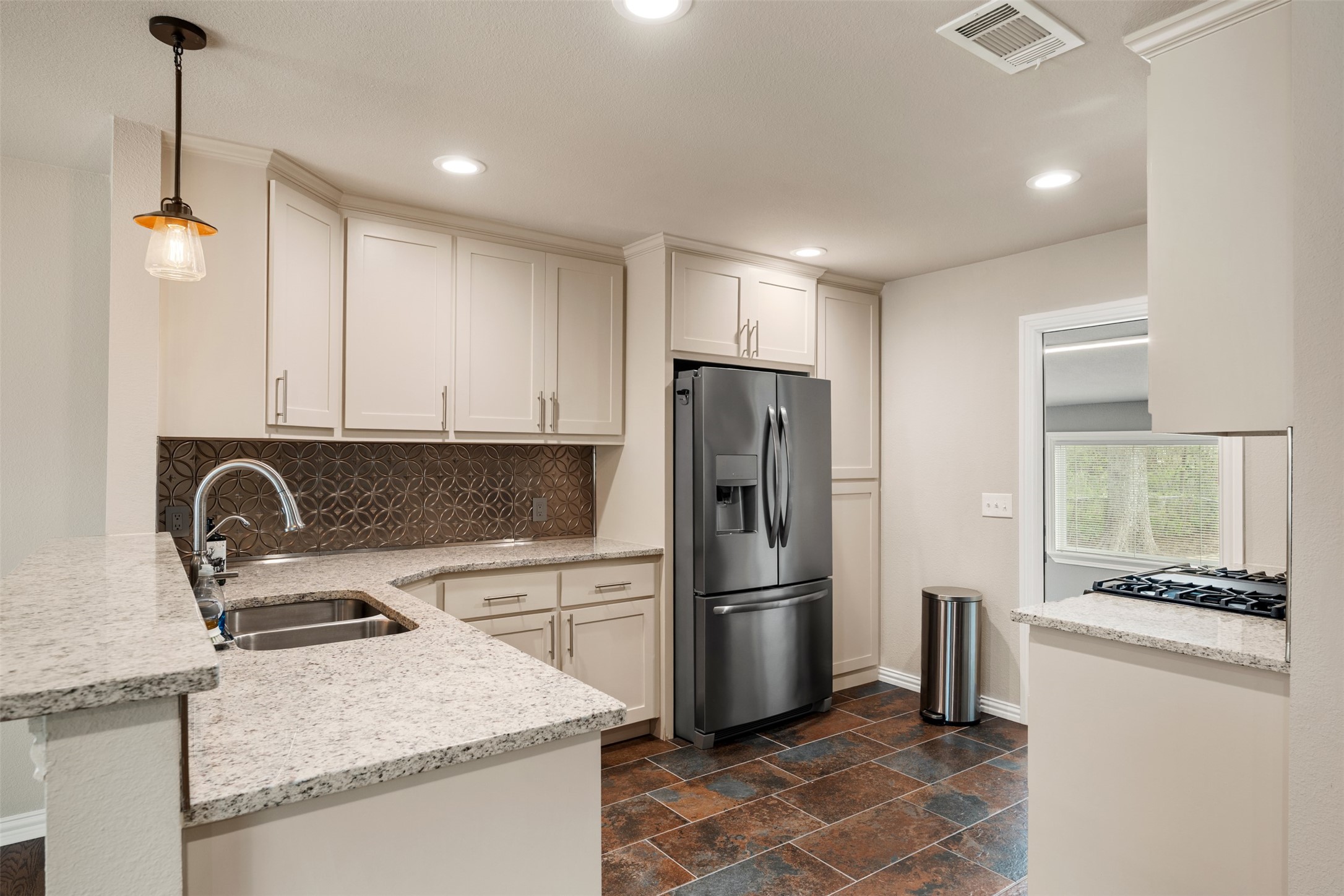 936 N Buckner Boulevard