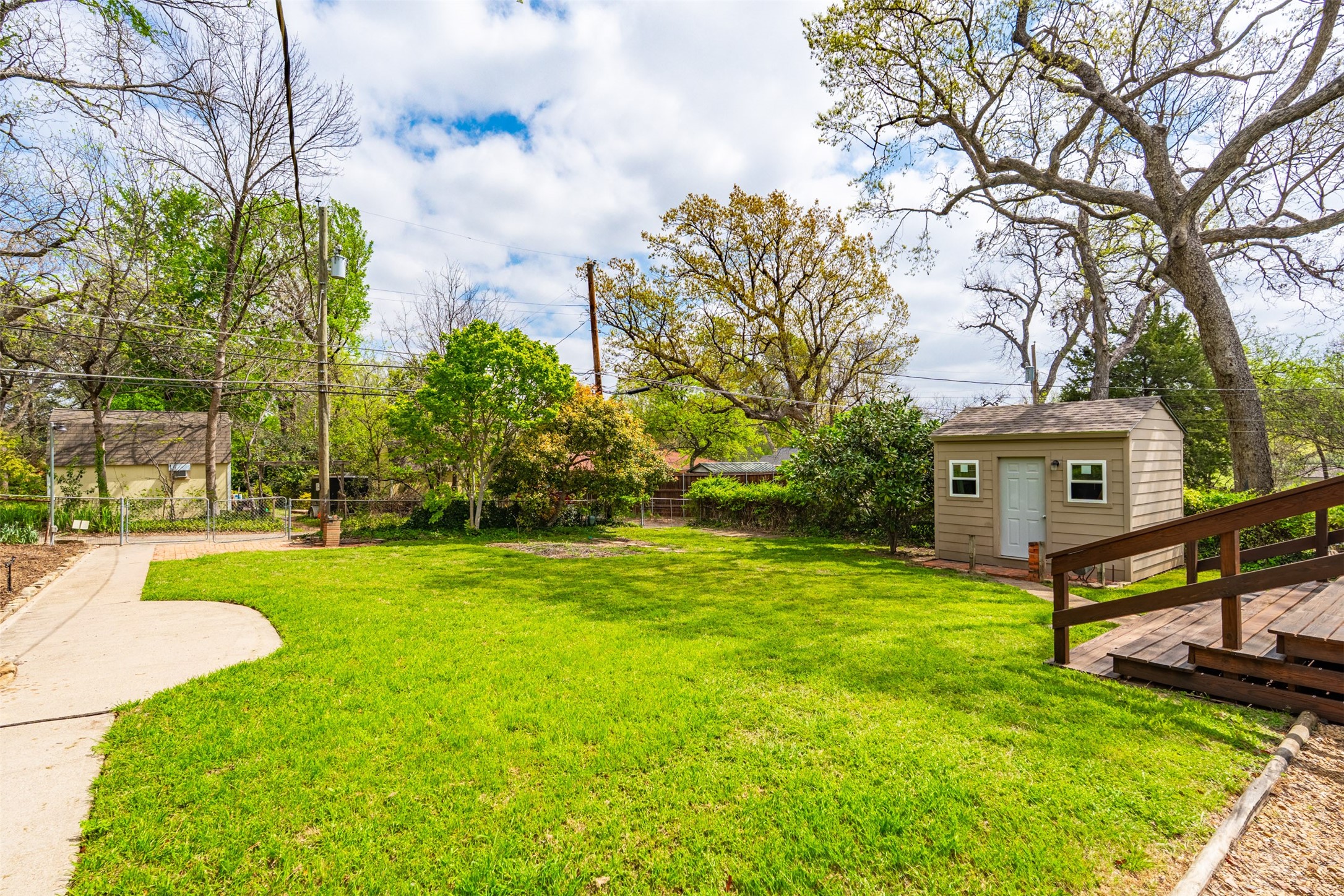 936 N Buckner Boulevard