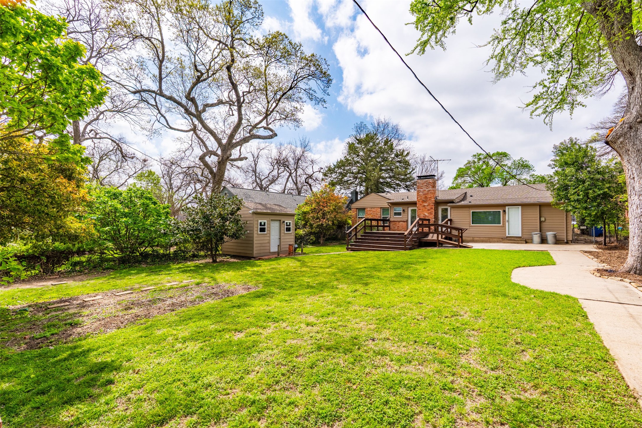 936 N Buckner Boulevard