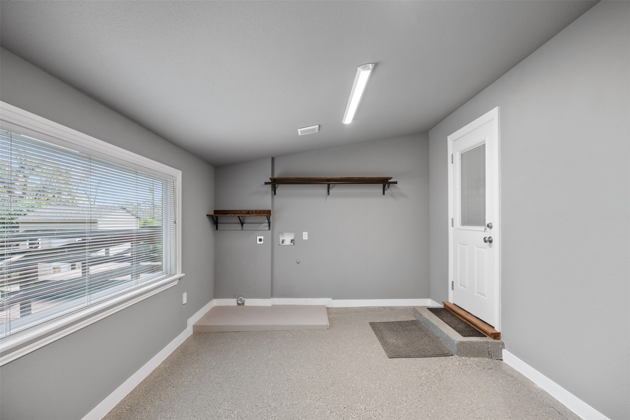 936 N Buckner Boulevard