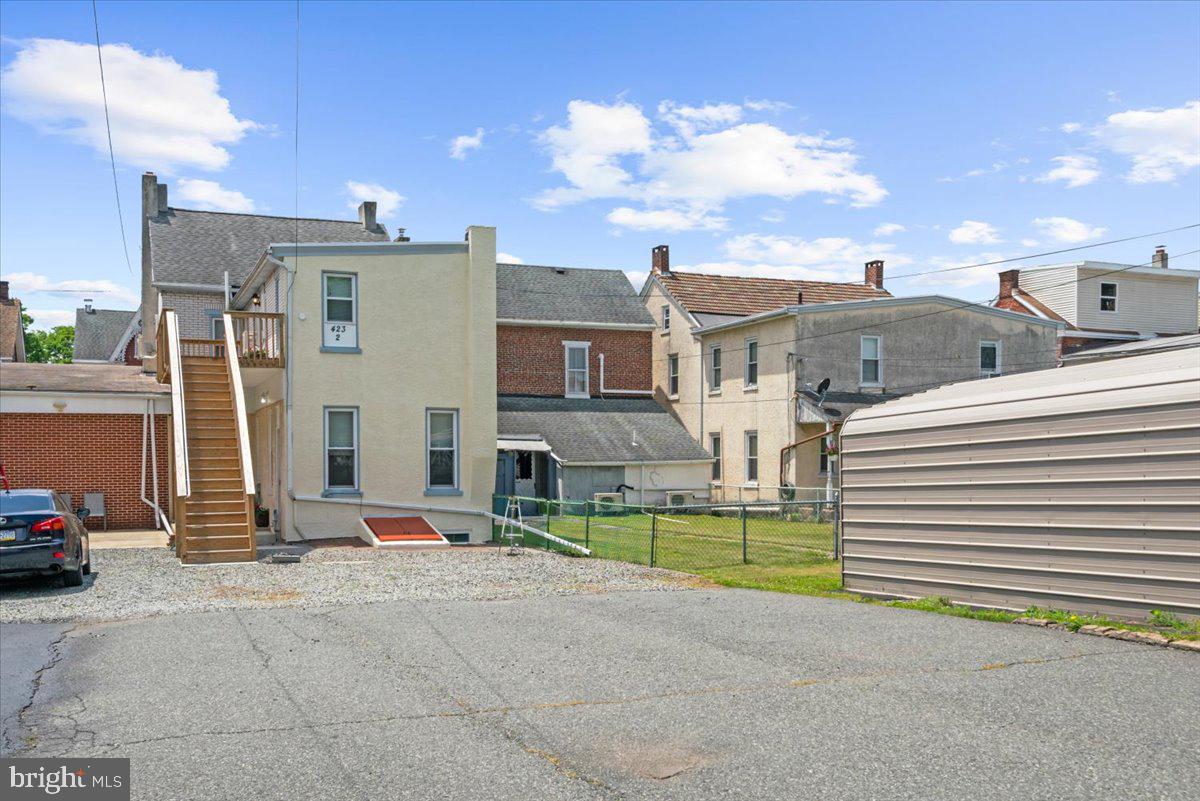 423 E Philadelphia Ave