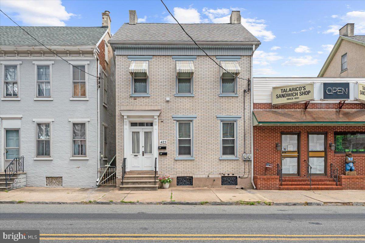 423 E Philadelphia Ave