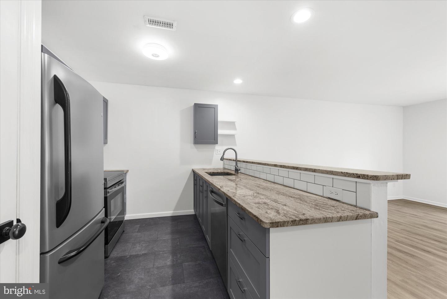 207 Fairfield Ct #207