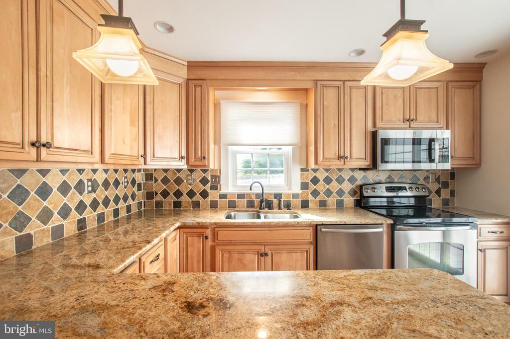 3294 MANOR ROAD