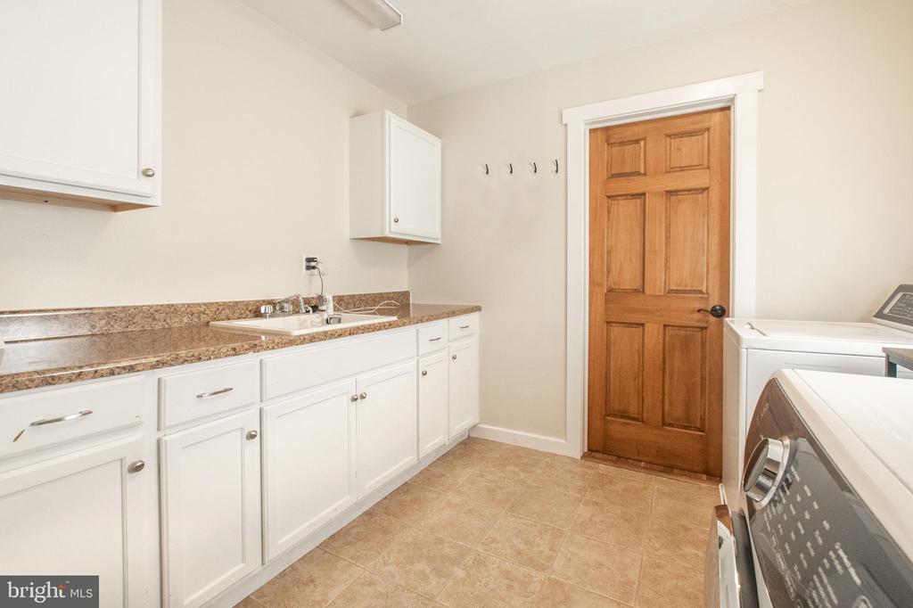 3294 MANOR ROAD