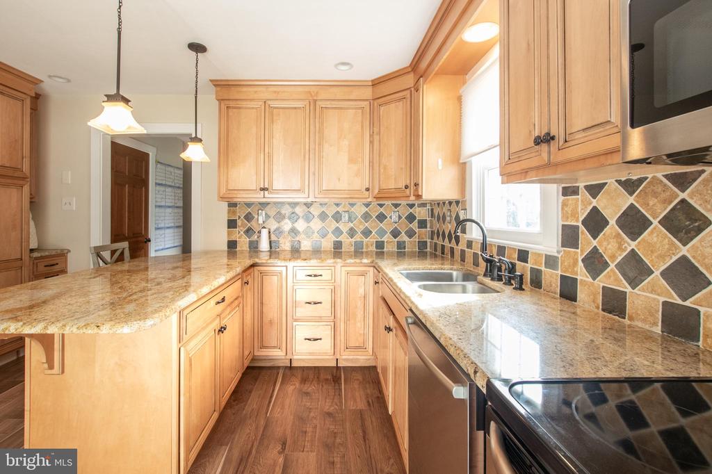 3294 MANOR ROAD