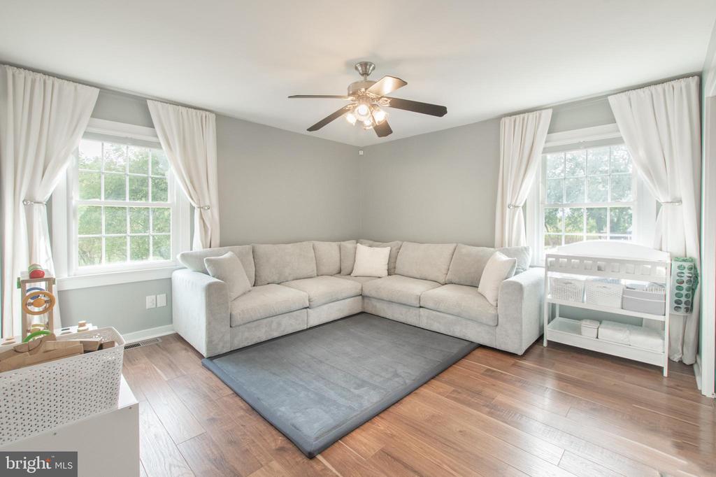 3294 MANOR ROAD