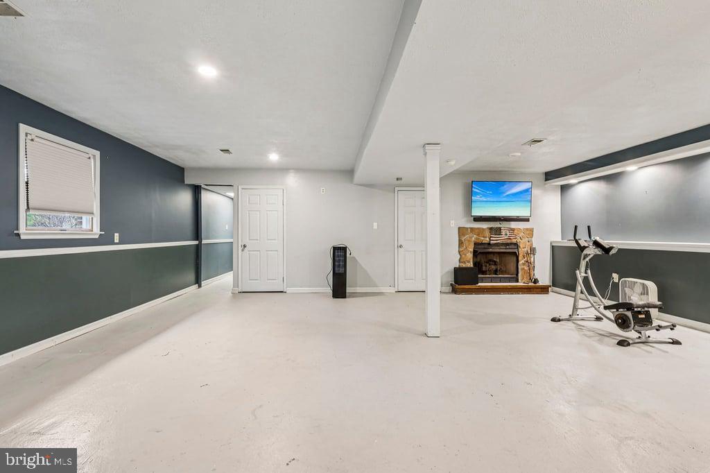23 W CONESTOGA ROAD