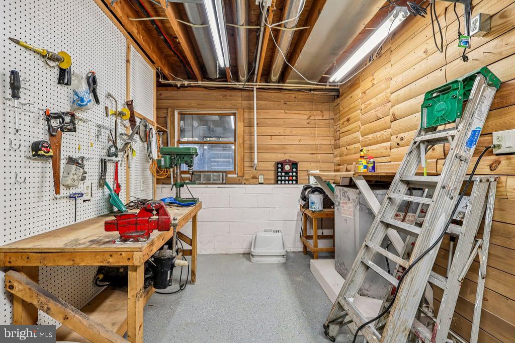 23 W CONESTOGA ROAD