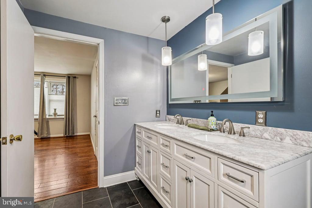 23 W CONESTOGA ROAD