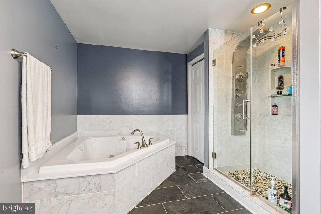 23 W CONESTOGA ROAD