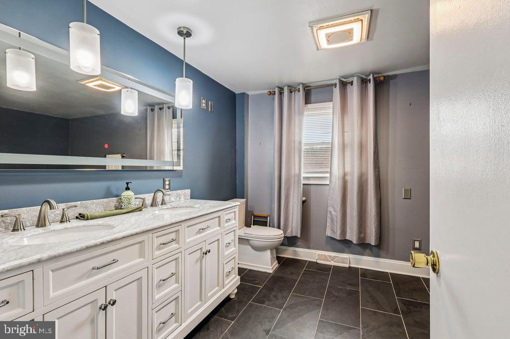 23 W CONESTOGA ROAD