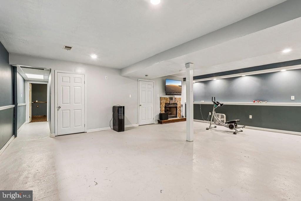 23 W CONESTOGA ROAD