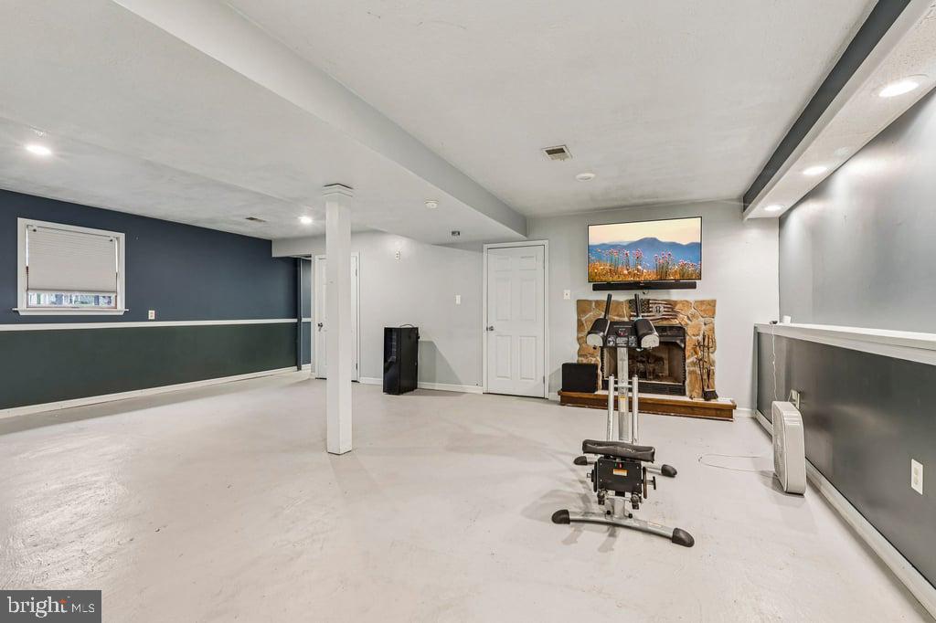 23 W CONESTOGA ROAD
