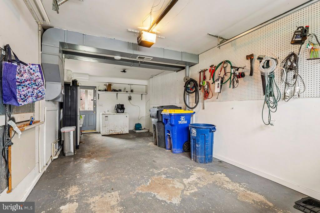 23 W CONESTOGA ROAD