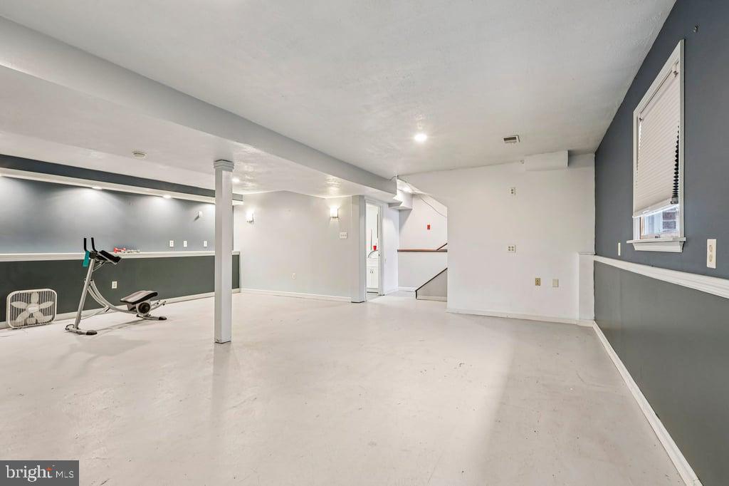 23 W CONESTOGA ROAD
