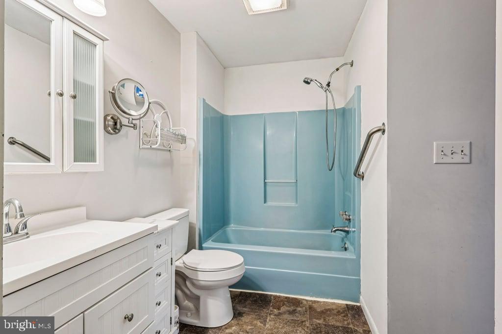 23 W CONESTOGA ROAD