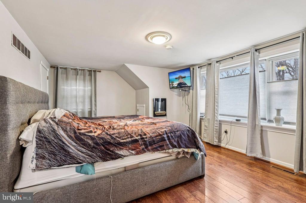 23 W CONESTOGA ROAD