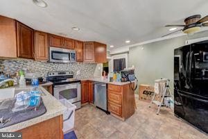 1146 Main St