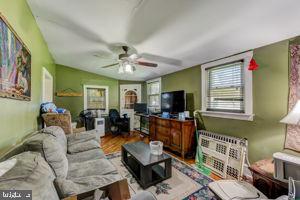 1146 Main St