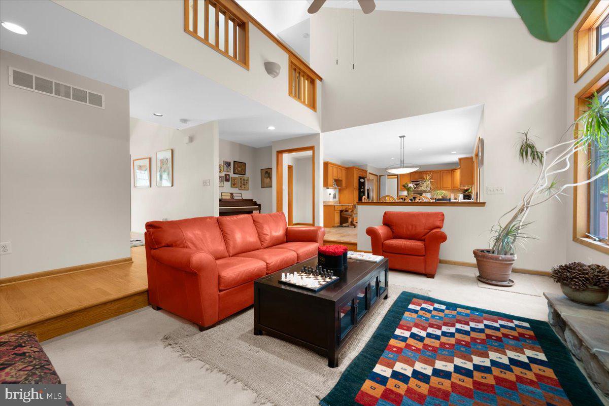 2314 Holly Ln