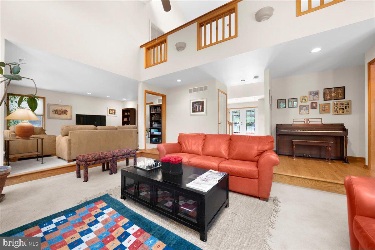 2314 Holly Ln