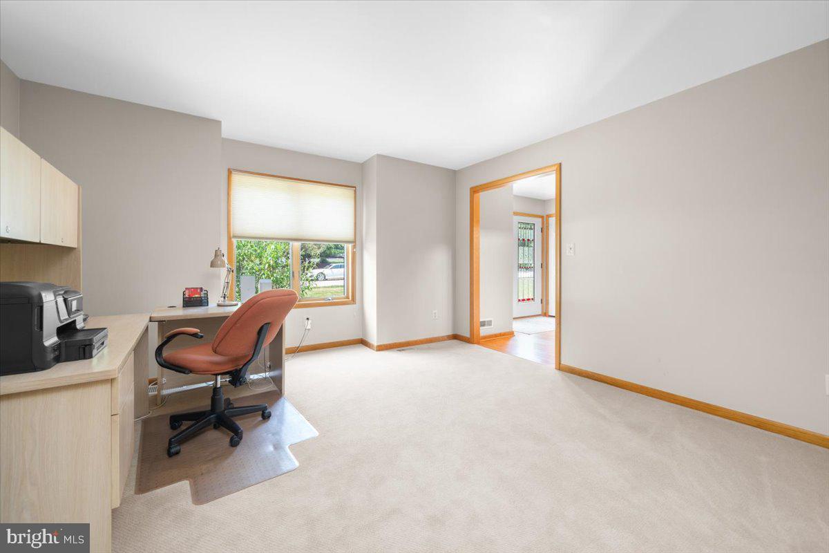 2314 Holly Ln
