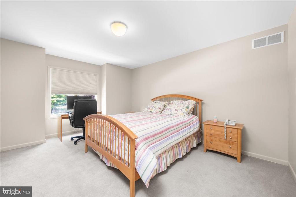 2314 Holly Ln
