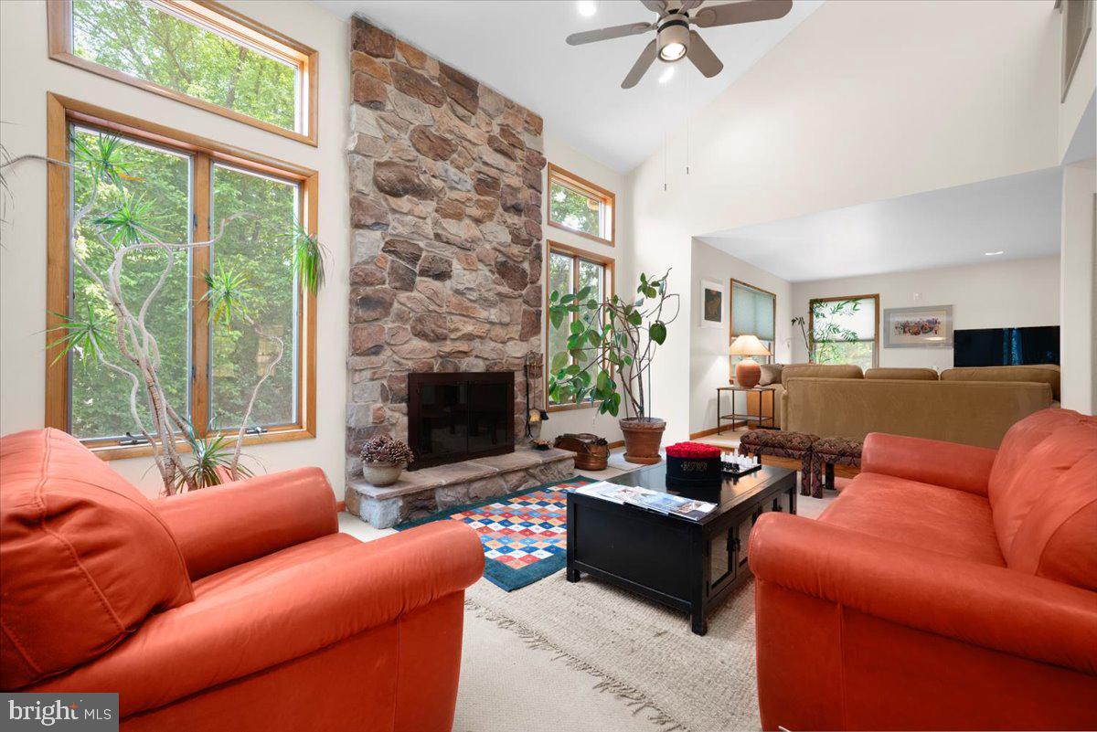 2314 Holly Ln