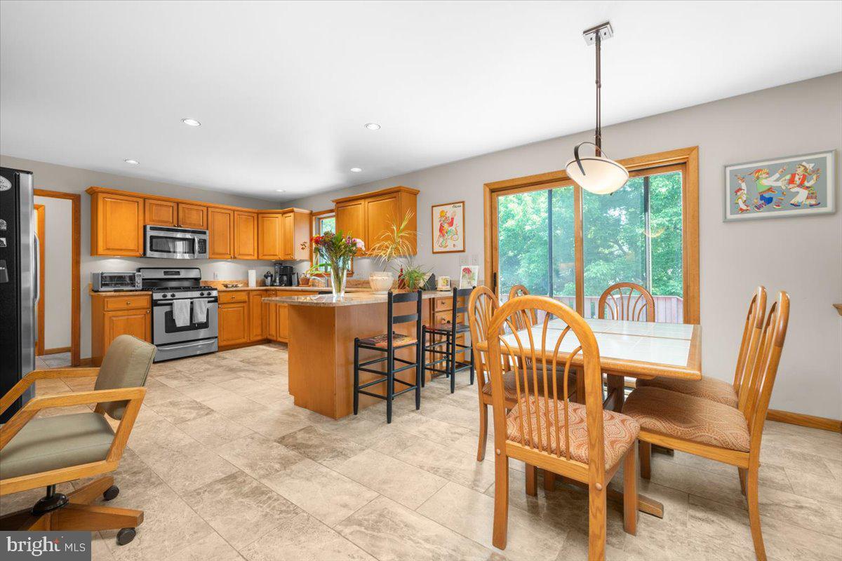 2314 Holly Ln