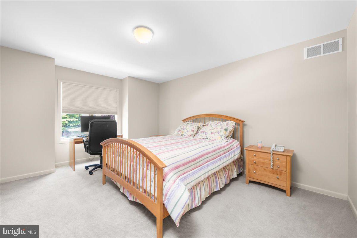 2314 Holly Ln