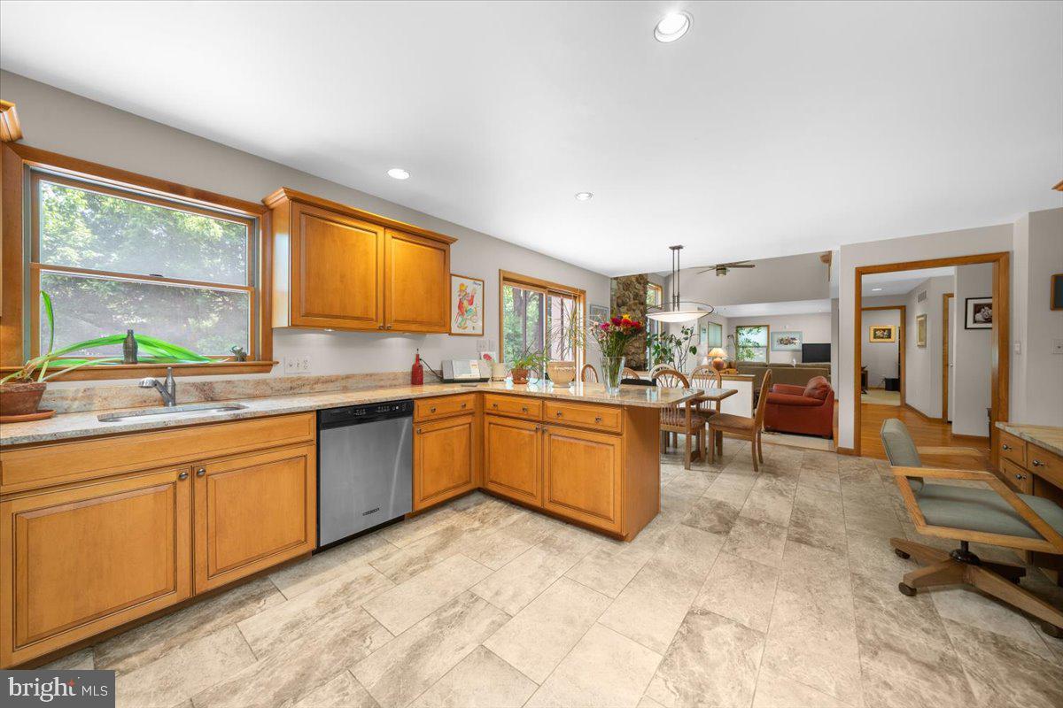 2314 Holly Ln