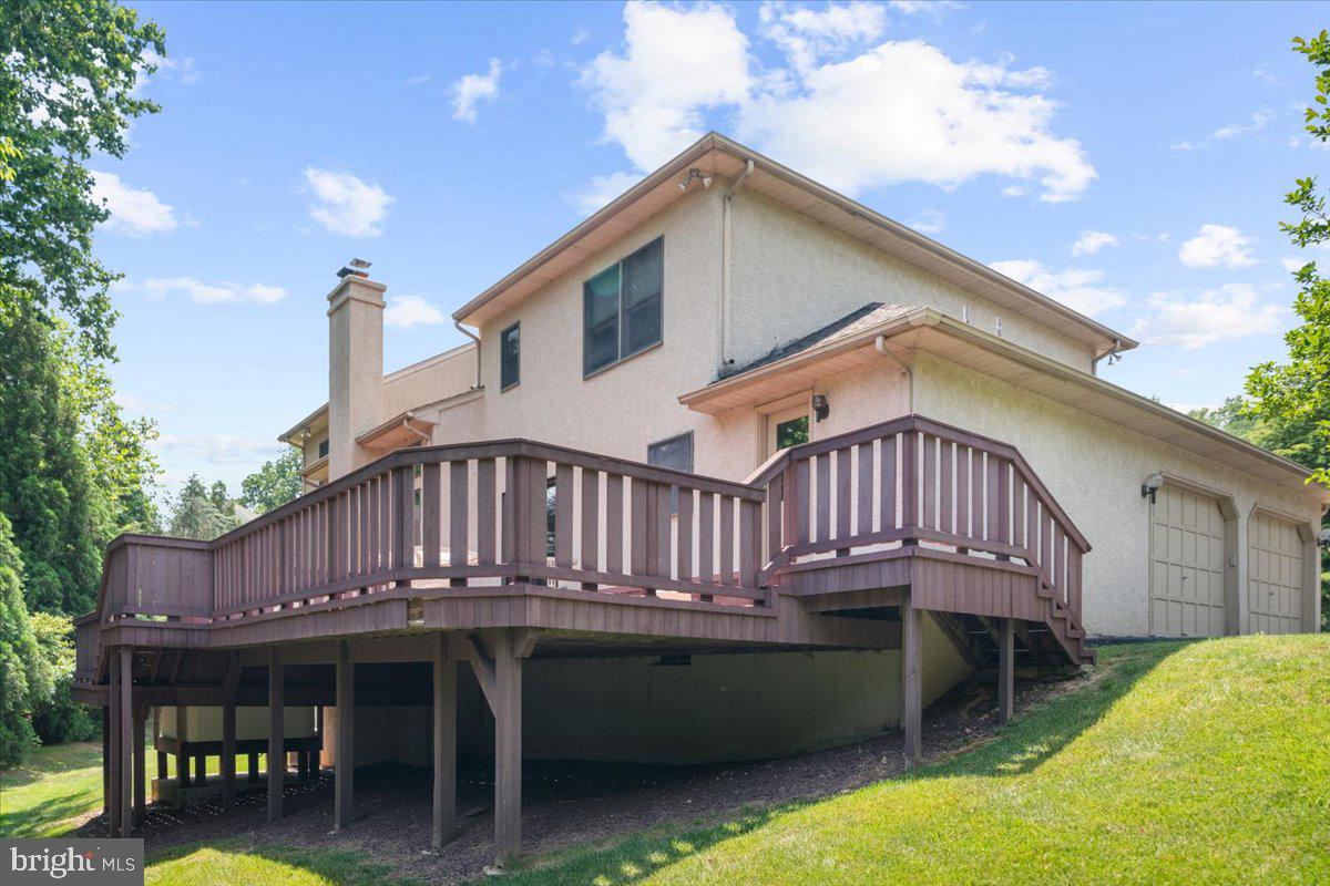 2314 Holly Ln