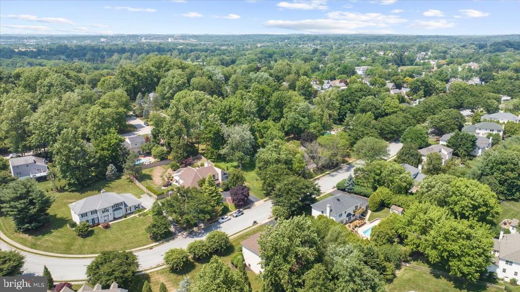 2314 Holly Ln