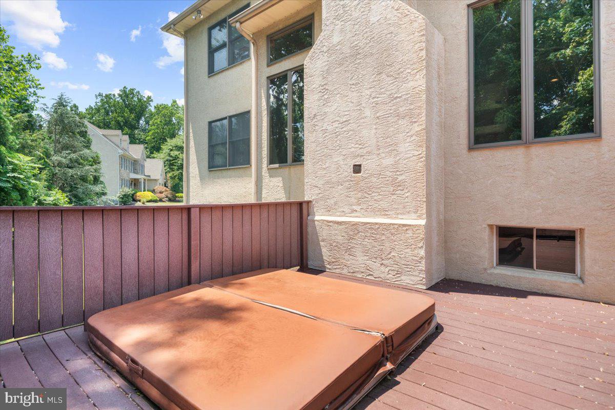 2314 Holly Ln