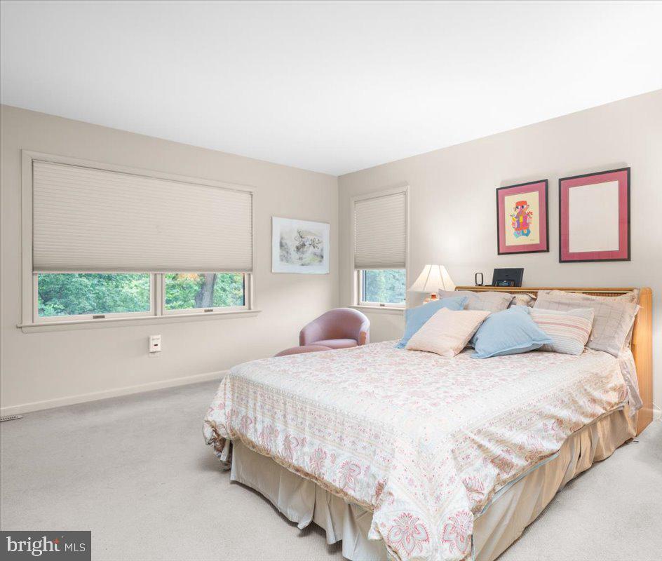 2314 Holly Ln