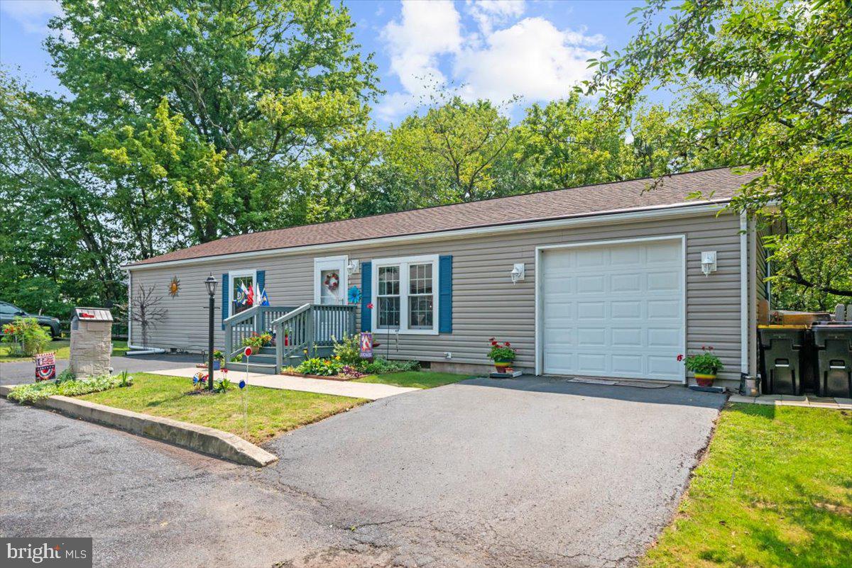 103 Ivy Ln