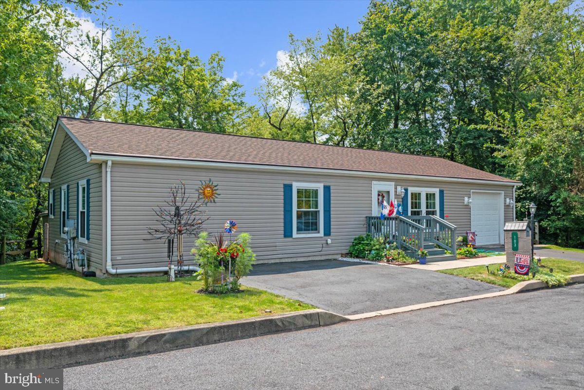 103 Ivy Ln