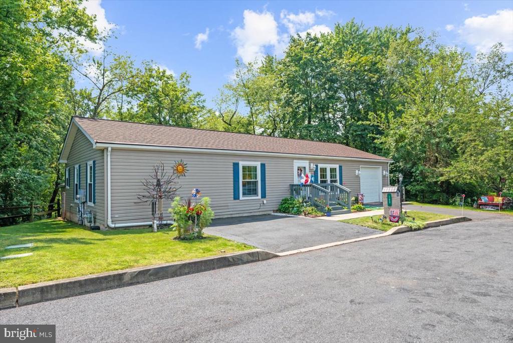103 Ivy Ln