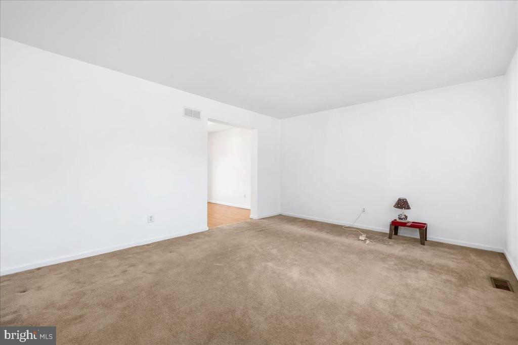 352 Maiden Ln