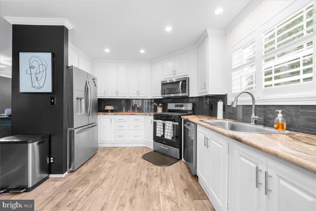 165 W Ridge Pike #105