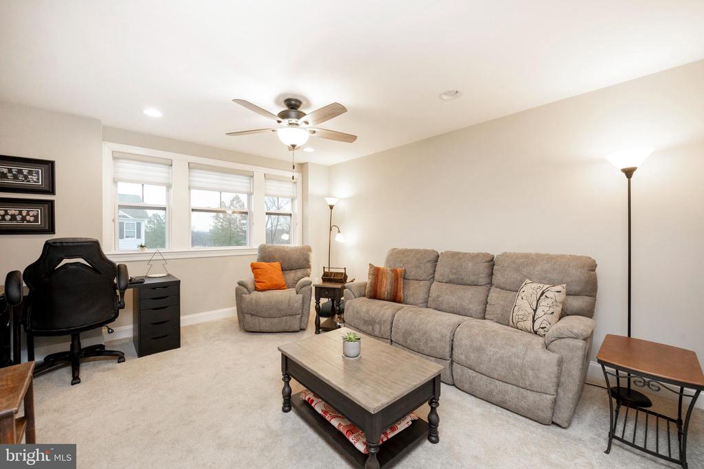 103 Summit Dr